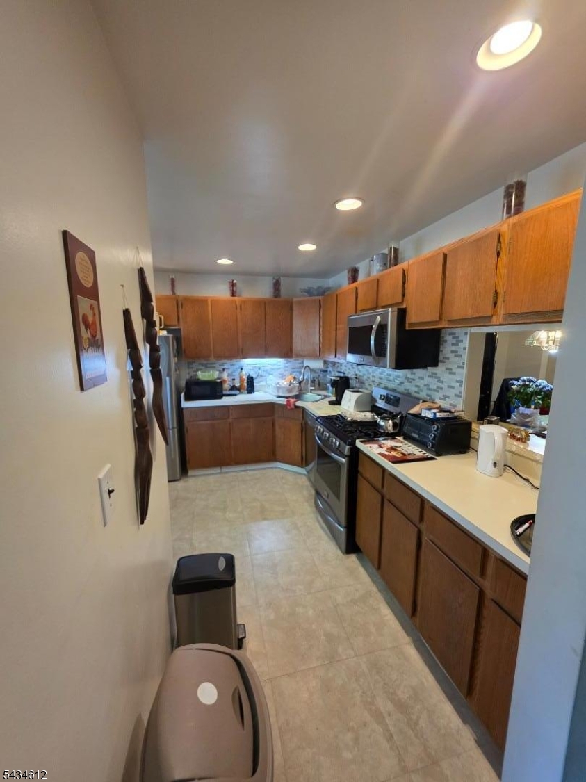 394 Rittenhouse Court North Brunswick, NJ 08902 - Photo 10 of 18