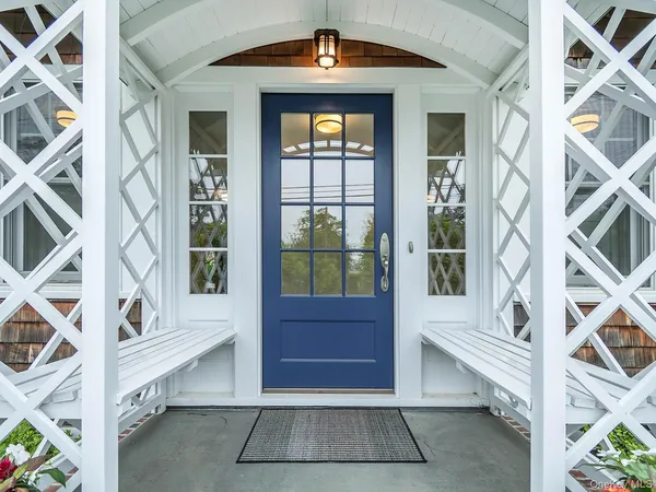 a view of entryway with a front door