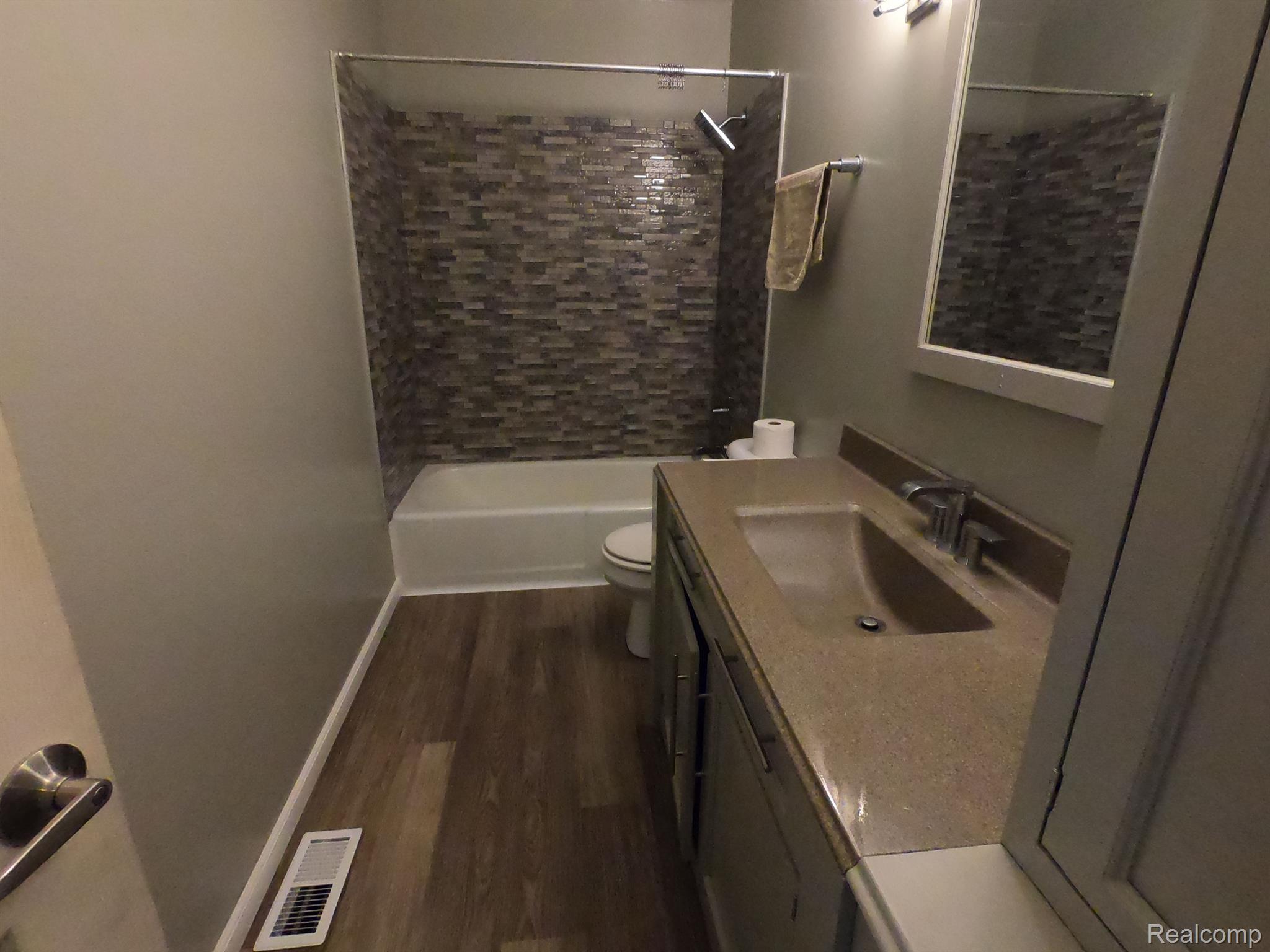 5472 Independence Colony Road Grand Blanc, MI 48439 - Photo 13 of 26 Fully remodeled bath 2021