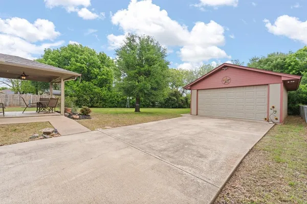$298,500 | 605 Owens Drive, Crowley, TX 76036