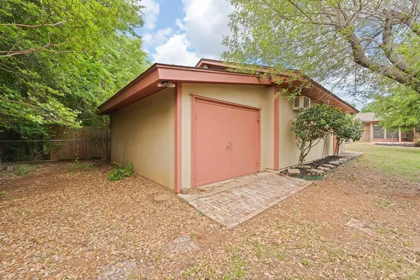 $298,500 | 605 Owens Drive, Crowley, TX 76036