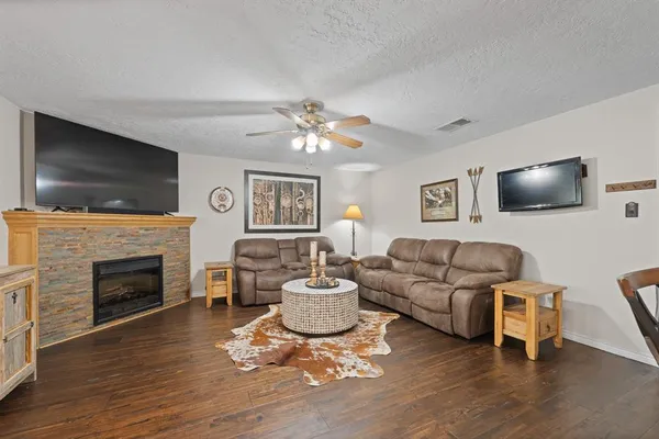 $298,500 | 605 Owens Drive, Crowley, TX 76036