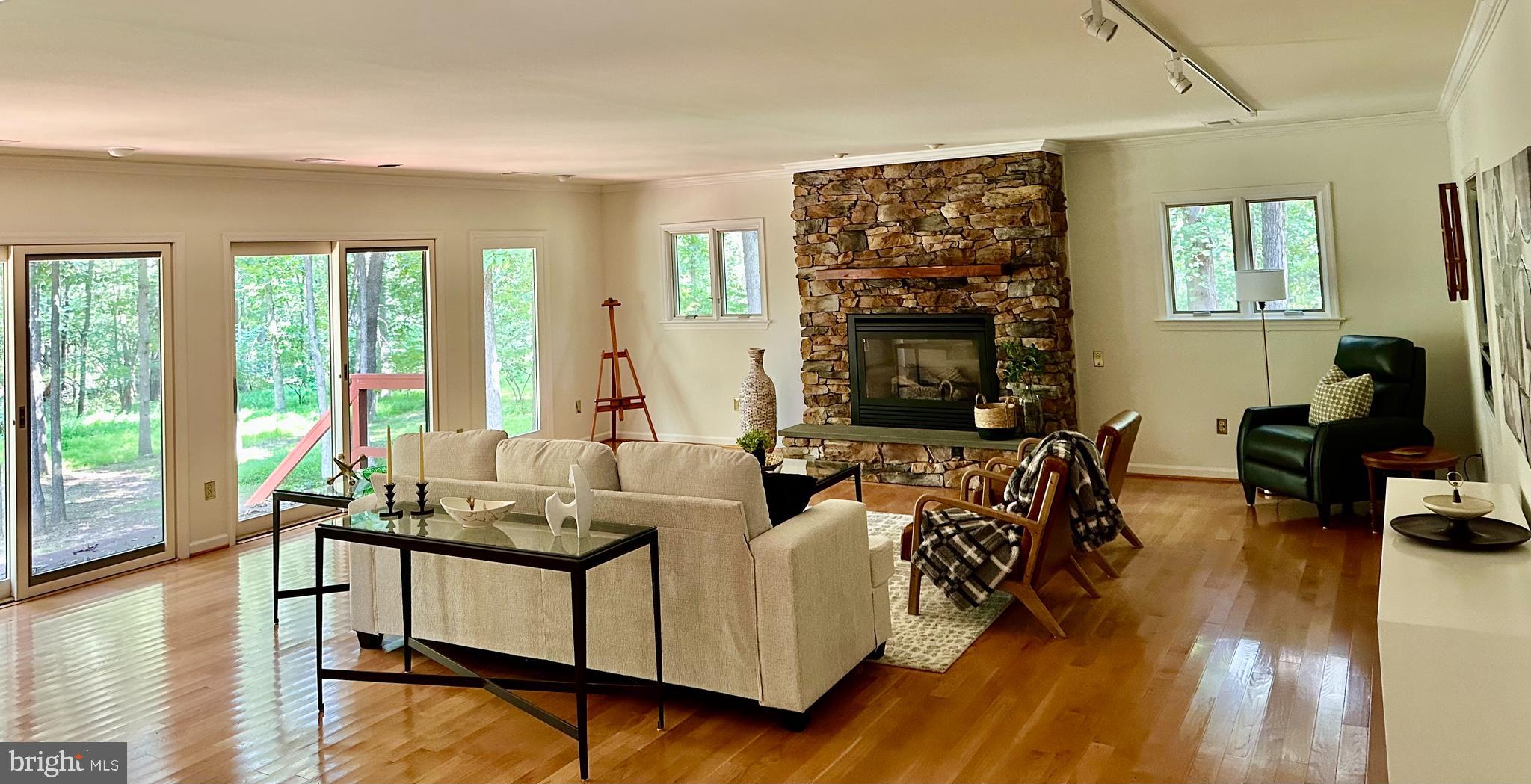 15679 Edgegrove Road Purcellville, VA 20132 - Photo 4 of 16 Great Room