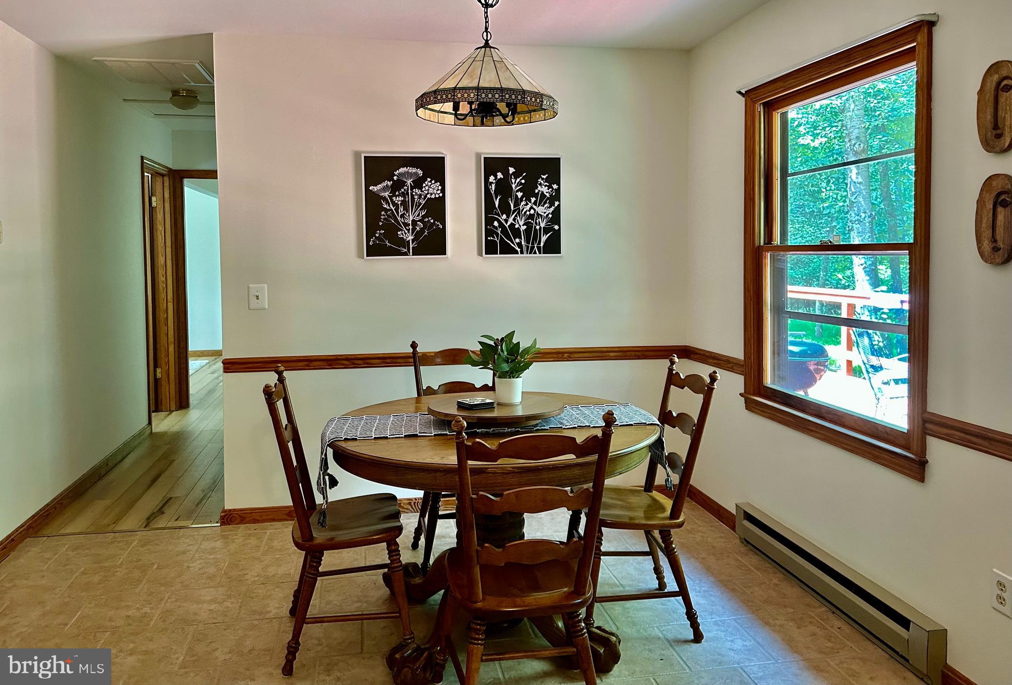 15679 Edgegrove Road Purcellville, VA 20132 - Photo 8 of 16 Kitchen dining area