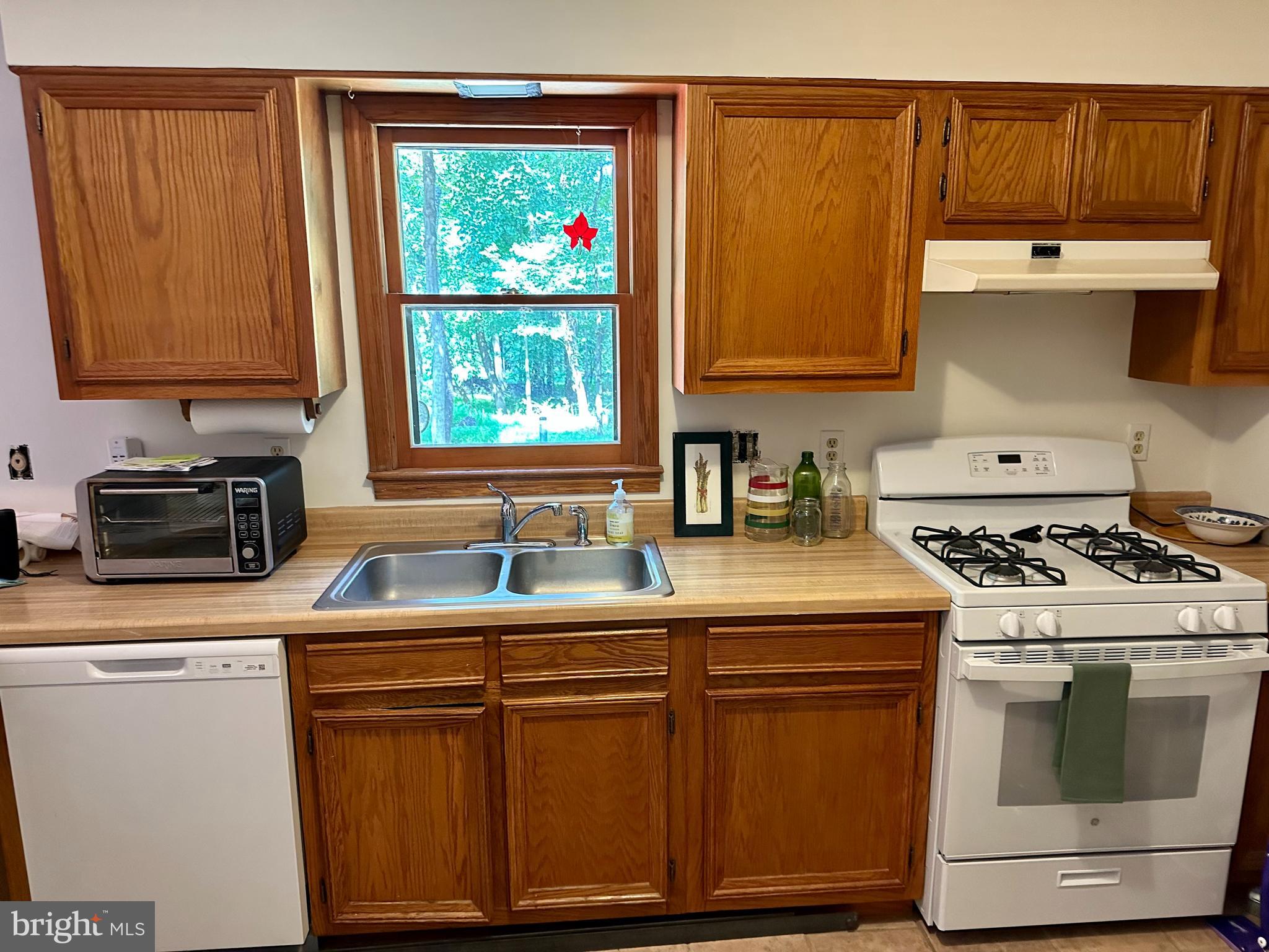 15679 Edgegrove Road Purcellville, VA 20132 - Photo 9 of 16 Kitchen