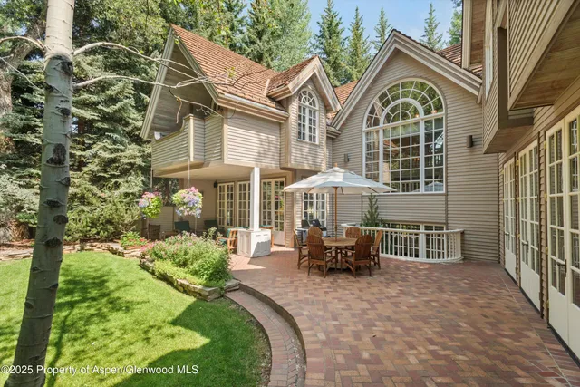 an outdoor space view with a sitting space