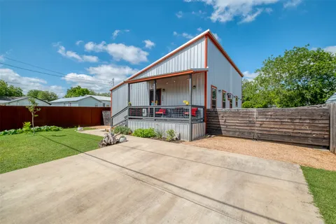 $250,000 | 505 San Saba Street, Lockhart, TX 78644