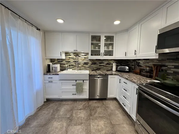 $4,999 | 10141 Valley Cir Boulevard, Unit 4, Chatsworth, CA 91311