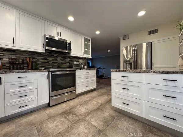 $4,999 | 10141 Valley Cir Boulevard, Unit 4, Chatsworth, CA 91311