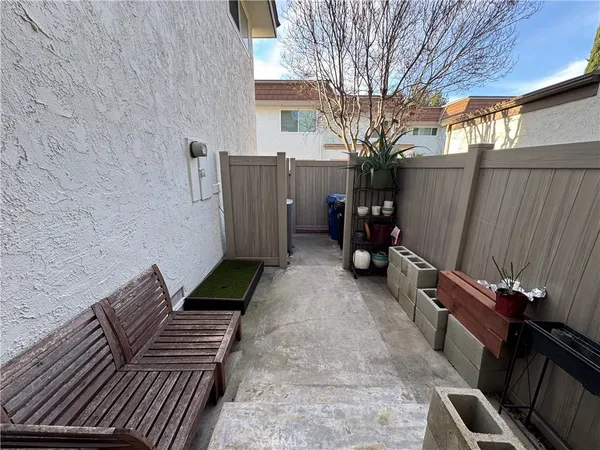 $4,999 | 10141 Valley Cir Boulevard, Unit 4, Chatsworth, CA 91311
