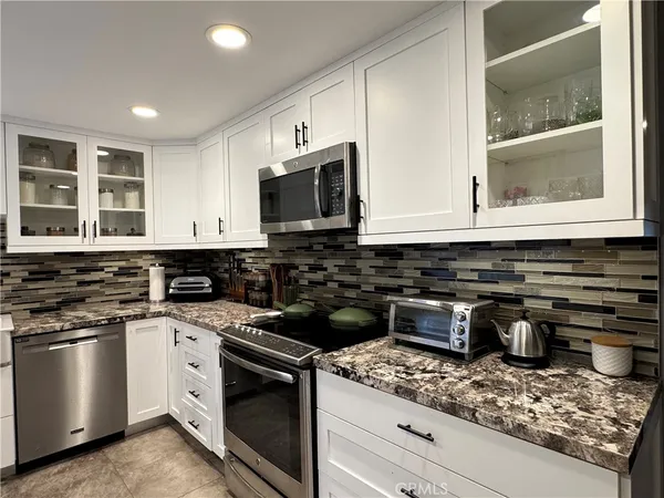 $4,999 | 10141 Valley Cir Boulevard, Unit 4, Chatsworth, CA 91311