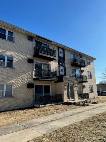 $1,695 | 6330 West 99th Place, Unit 2A, Oak Lawn, IL 60453