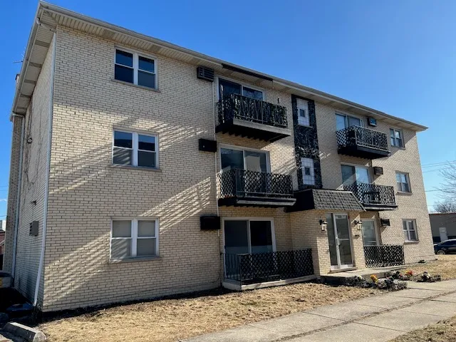 $1,695 | 6330 West 99th Place, Unit 2A, Oak Lawn, IL 60453