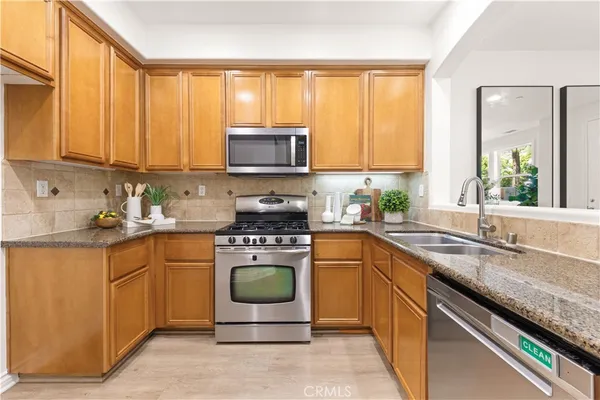 $1,148,000 | 76 Trailing Vine, Irvine, CA 92602