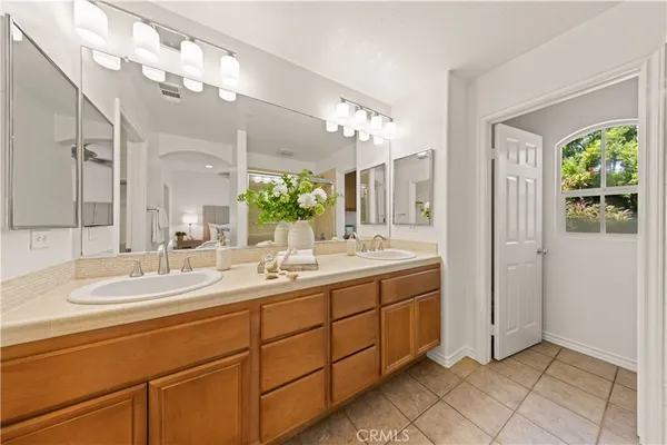 $1,148,000 | 76 Trailing Vine, Irvine, CA 92602
