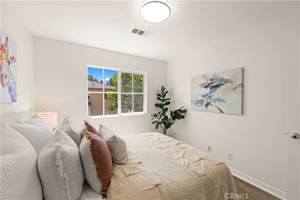 $1,148,000 | 76 Trailing Vine, Irvine, CA 92602