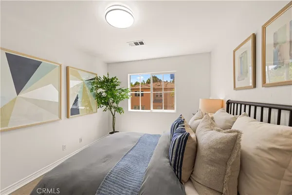 $1,148,000 | 76 Trailing Vine, Irvine, CA 92602