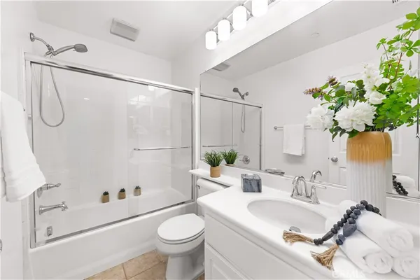 $1,148,000 | 76 Trailing Vine, Irvine, CA 92602