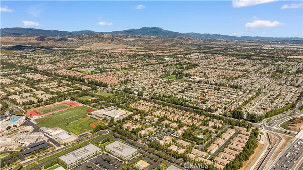 $1,148,000 | 76 Trailing Vine, Irvine, CA 92602