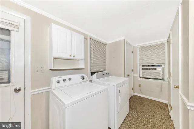 a view of entryway and kitchen