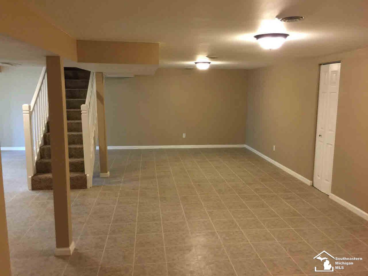 2566 North Raisinville Road Monroe, MI 48162 - Photo 11 of 15 20459116-10.JPG