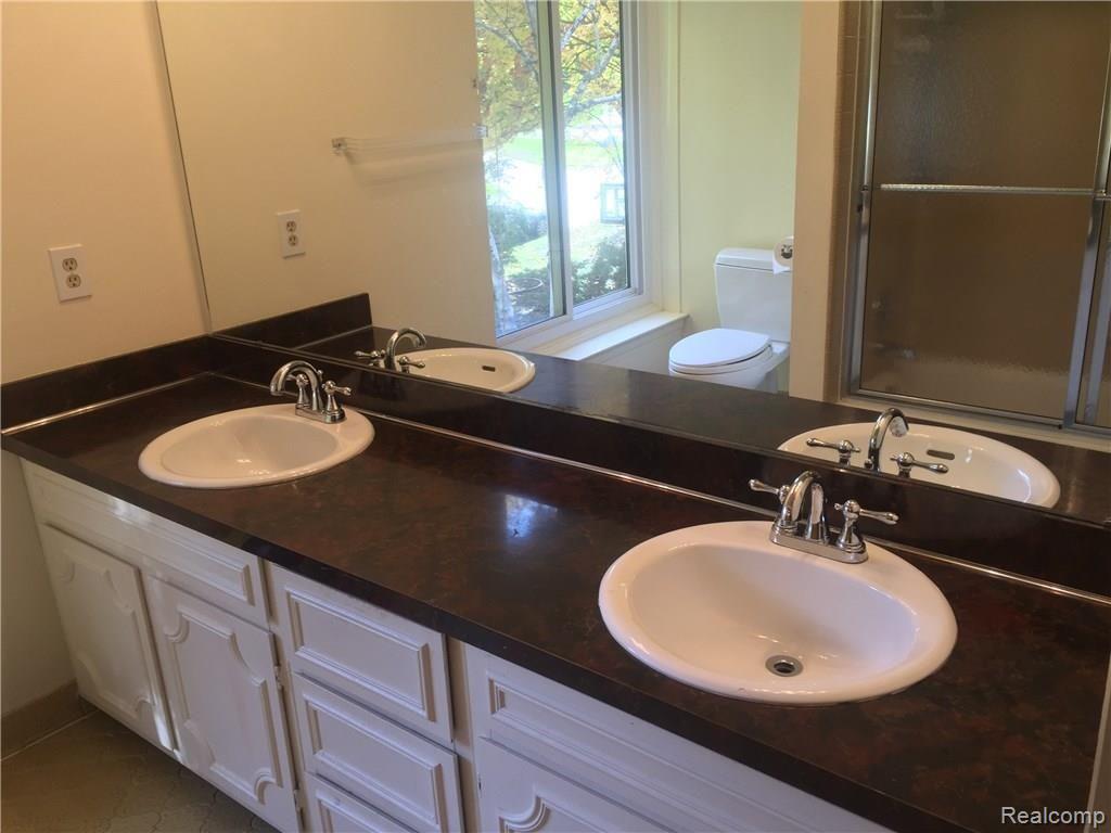 30618 High Valley Road Farmington Hills, MI 48331 - Photo 37 of 46