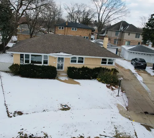a view of house with a yard