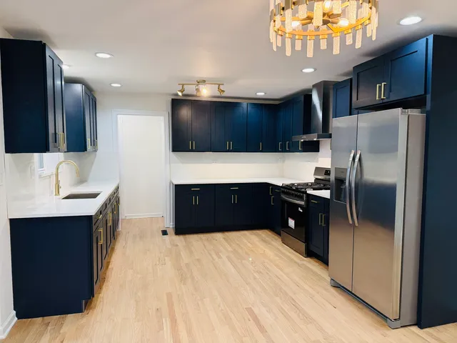 $299,900 | 960 East 167th Street, South Holland, IL 60473