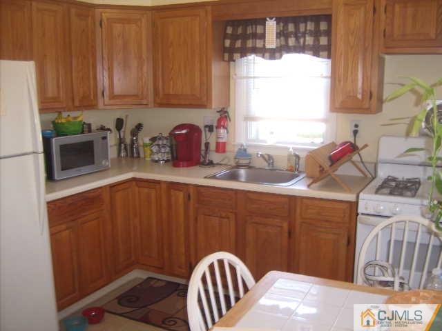 23 Brookside Road Spotswood, NJ 08884 - Photo 6 of 9 Gallery Image 6