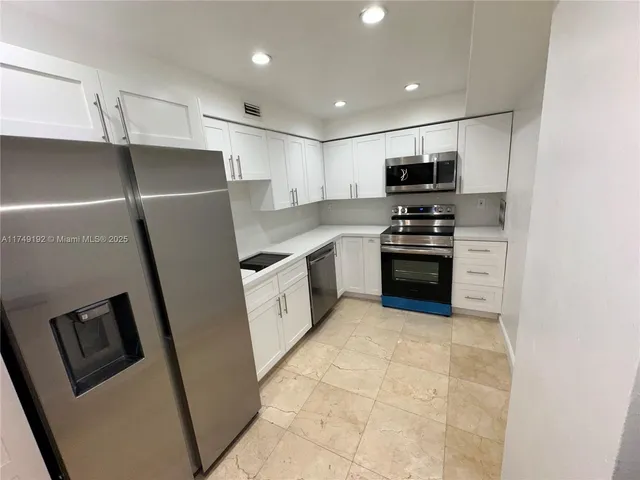 $3,200 | 10350 West Bay Harbor Drive, Unit 6V, Bay Harbor Islands, FL 33154