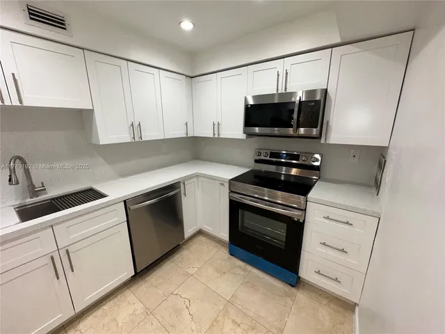 $3,200 | 10350 West Bay Harbor Drive, Unit 6V, Bay Harbor Islands, FL 33154