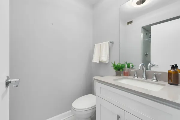 $400,000 | 6007 North Sheridan Road, Unit 22K, Chicago, IL 60660