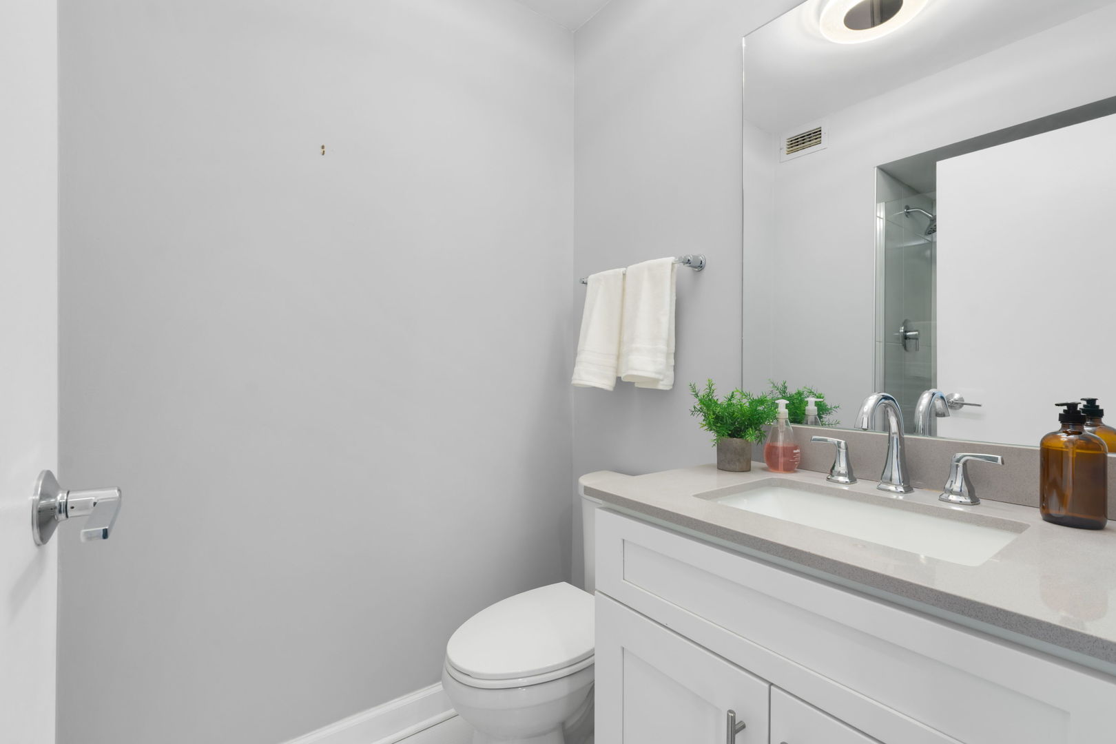 6007 North Sheridan Road, Unit 22K Chicago, IL 60660 - Photo 13 of 22