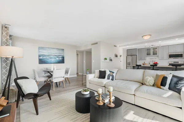 $400,000 | 6007 North Sheridan Road, Unit 22K, Chicago, IL 60660