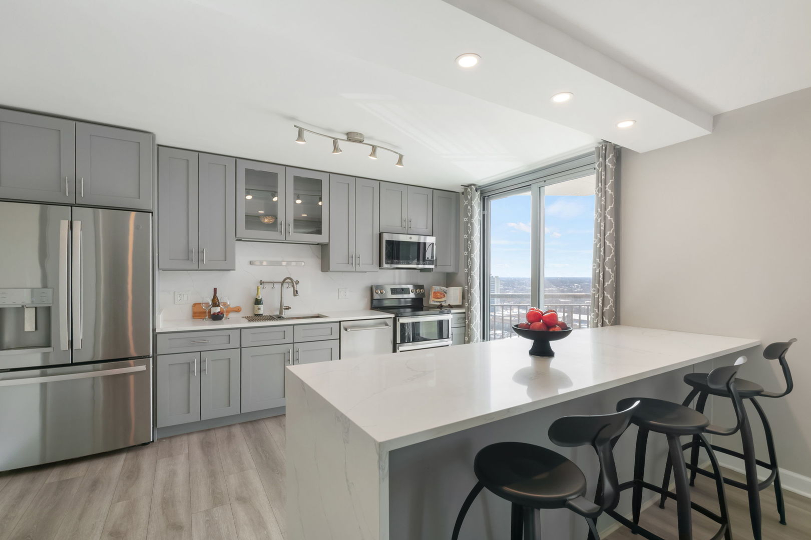 6007 North Sheridan Road, Unit 22K Chicago, IL 60660 - Photo 5 of 22