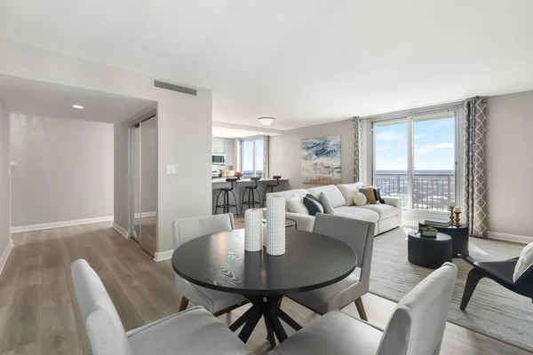 $400,000 | 6007 North Sheridan Road, Unit 22K, Chicago, IL 60660
