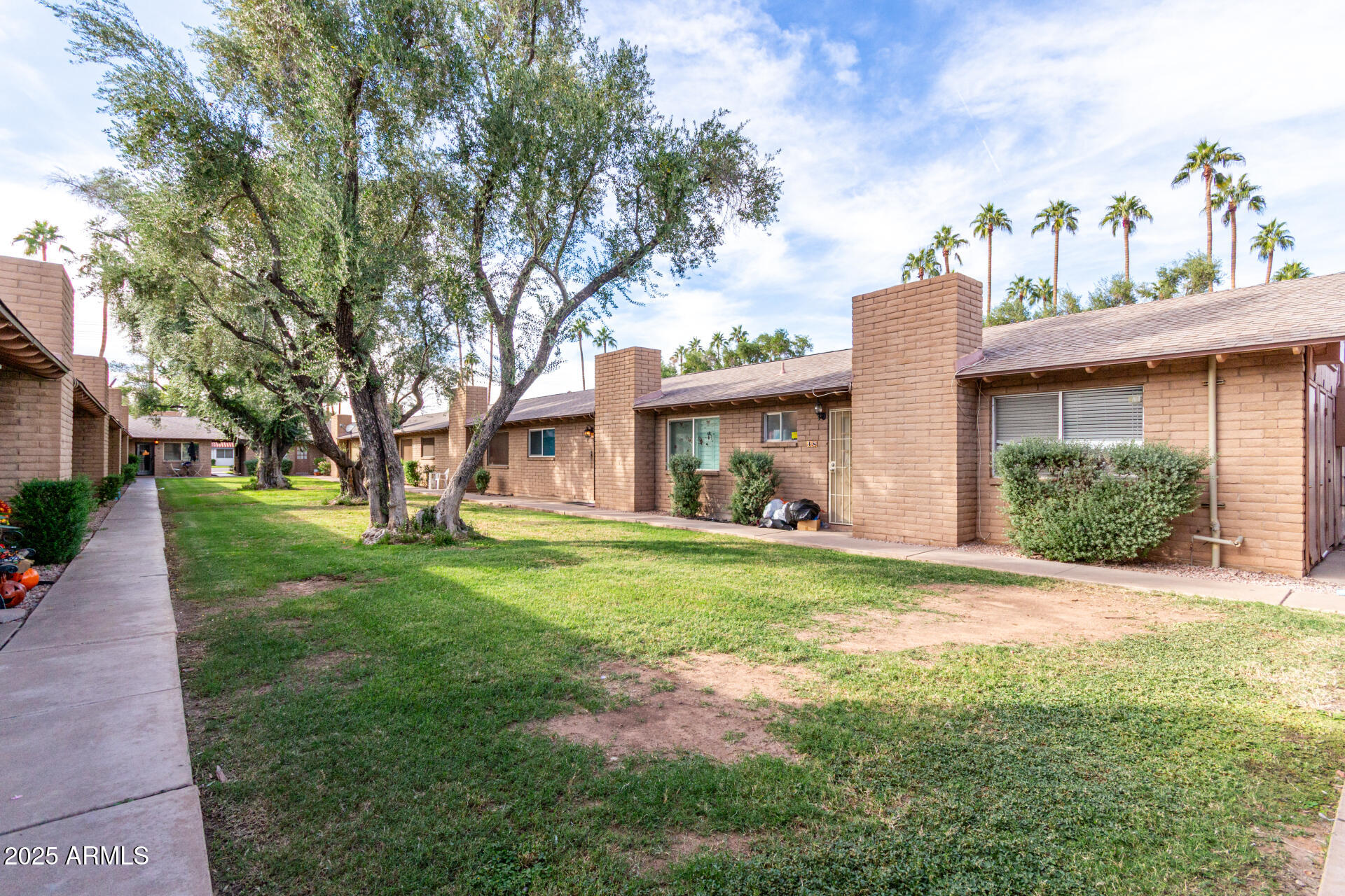3031 South Rural Road, Unit 45 Tempe, AZ 85282 - Photo 25 of 28 a front view of a house with garden