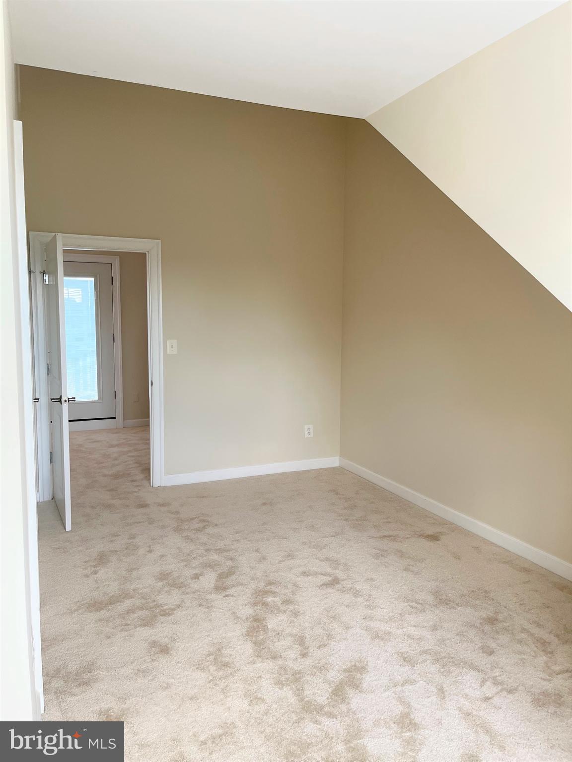 711 Carpenter Road Alexandria, VA 22314 - Photo 25 of 30 Loft Suite
