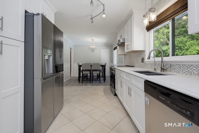 16 Crestview Terrace Wallingford, CT 06492 - Photo 12 of 33