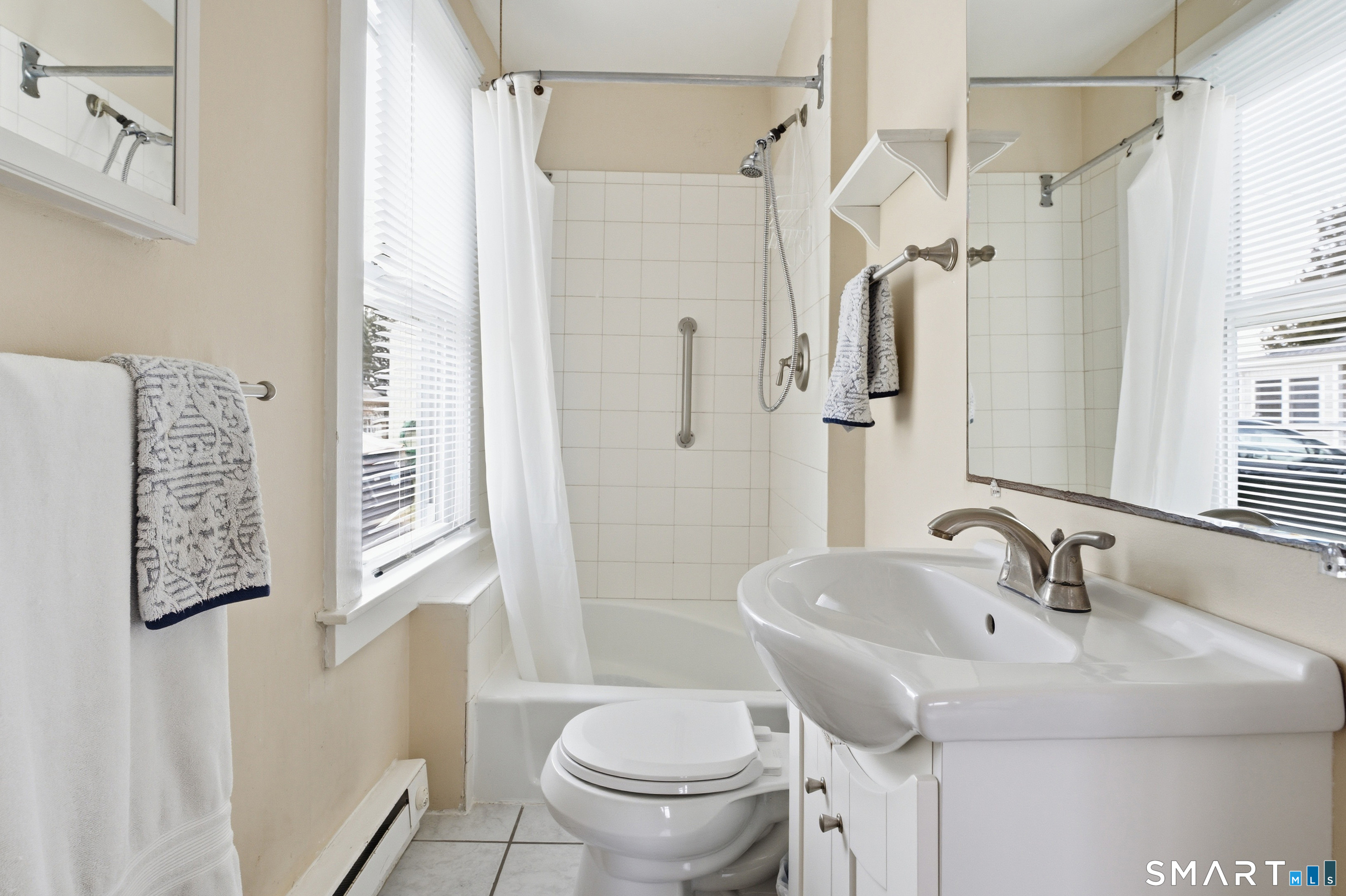 7 Pent Road Madison, CT 06443 - Photo 21 of 39 Full bathroom on main floor.