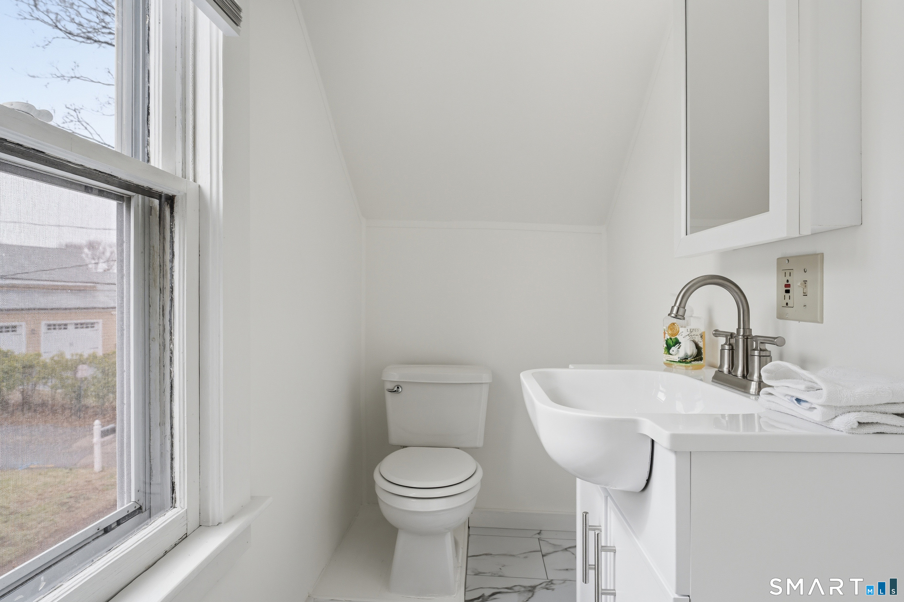 7 Pent Road Madison, CT 06443 - Photo 25 of 39 Upstairs half bath.