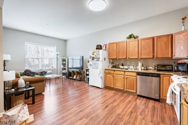 $2,200 | 4 Centennial Avenue, Unit E, Cranford, NJ 07016