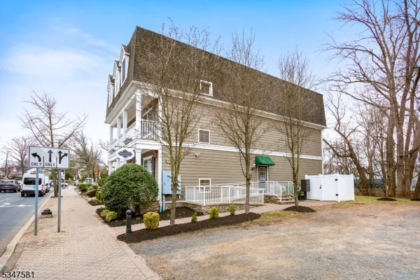 $2,200 | 4 Centennial Avenue, Unit E, Cranford, NJ 07016