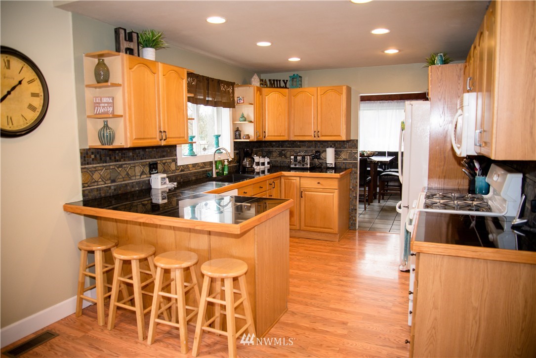 6952 Mission Road Everson, WA 98247 - Photo 4 of 23