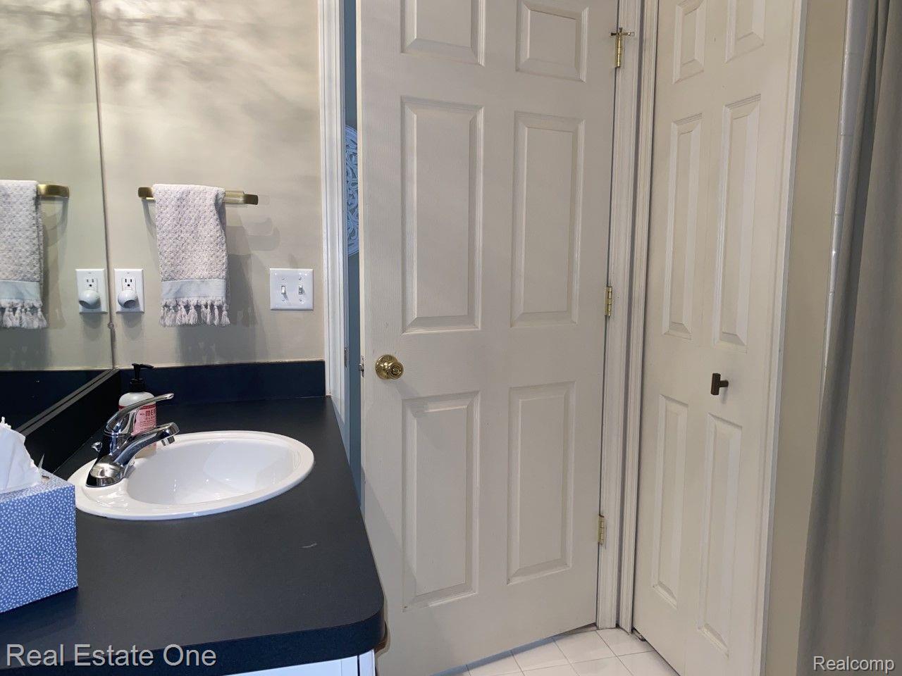 1704 Deepwood Circle Rochester, MI 48307 - Photo 44 of 51 Gallery Image 44