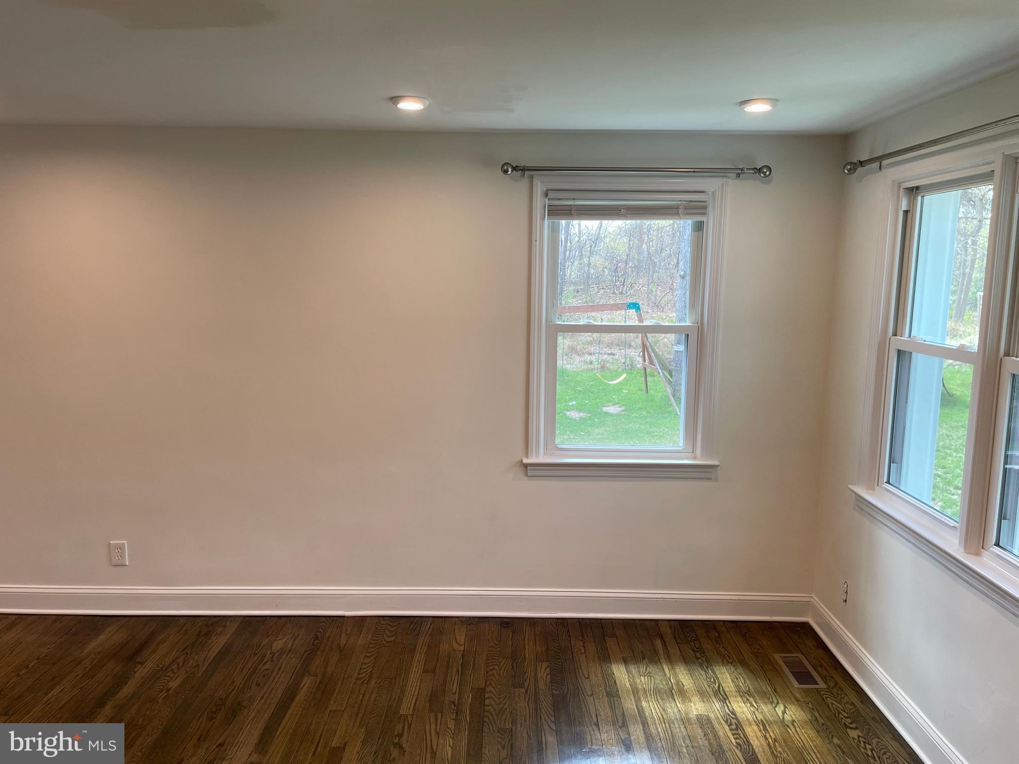 7237 Old Columbia Road Columbia, MD 21046 - Photo 19 of 44 living room