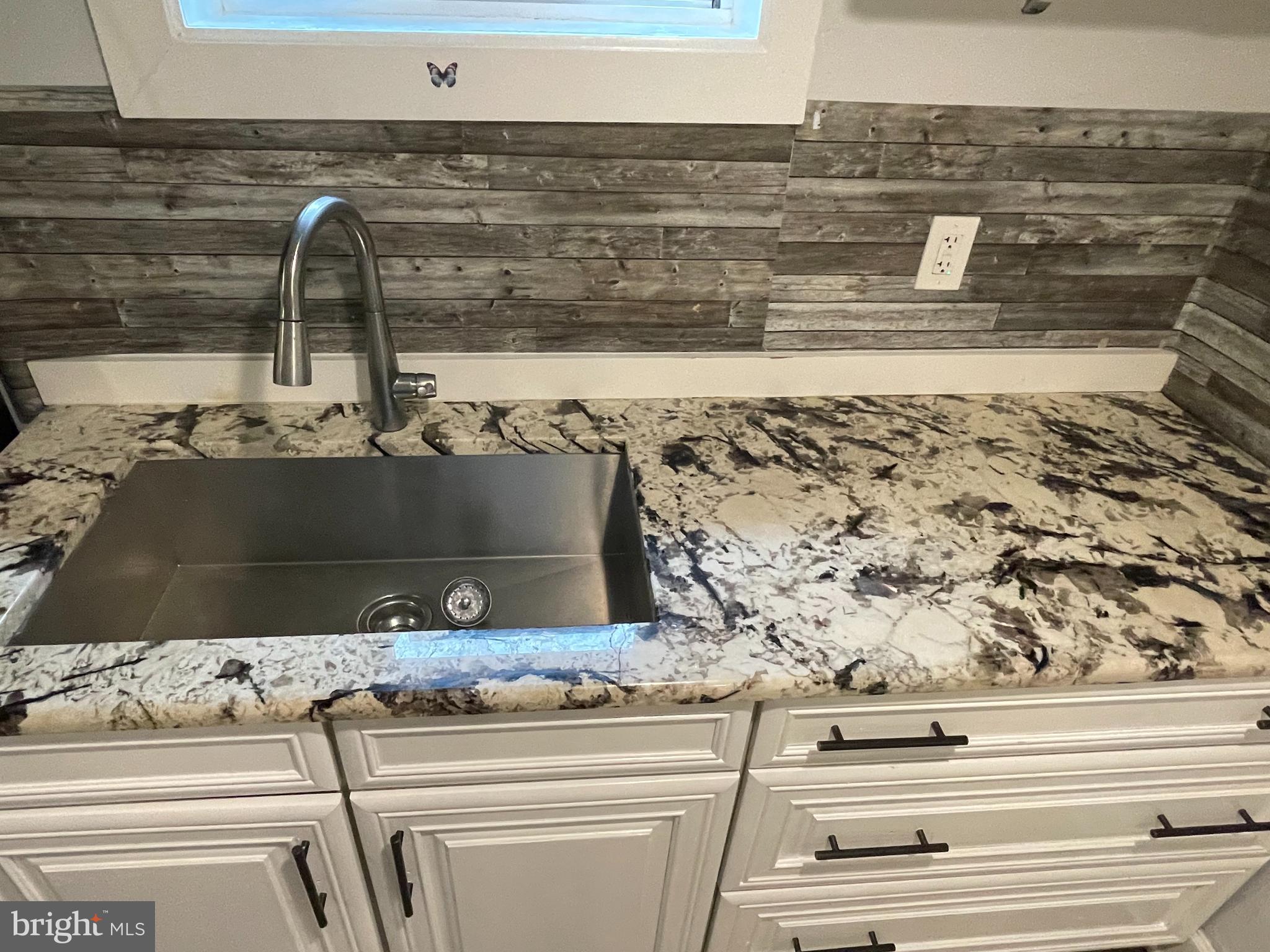 7237 Old Columbia Road Columbia, MD 21046 - Photo 27 of 44 granite counter tops