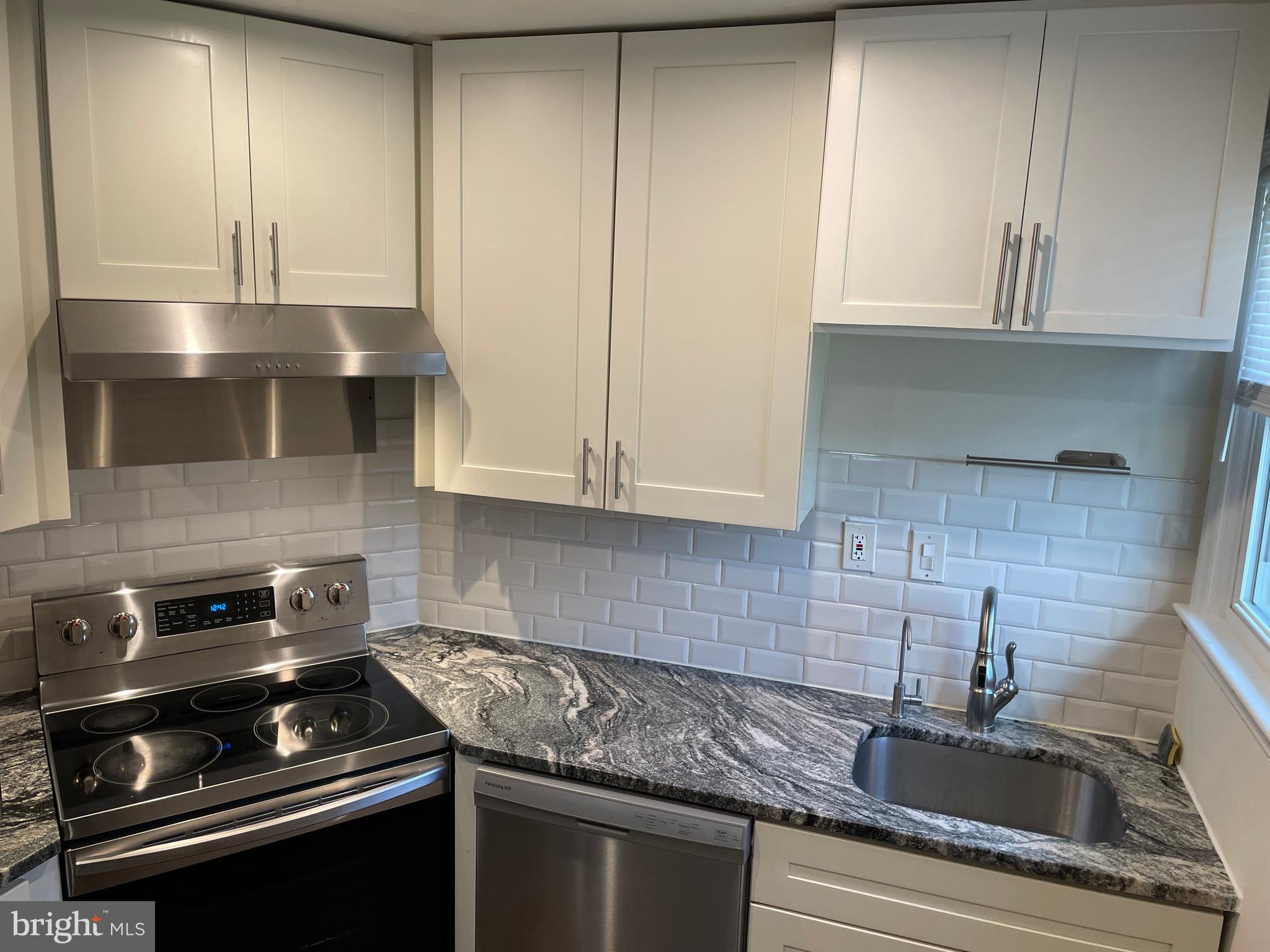 7237 Old Columbia Road Columbia, MD 21046 - Photo 4 of 44 Stainless steel appliances