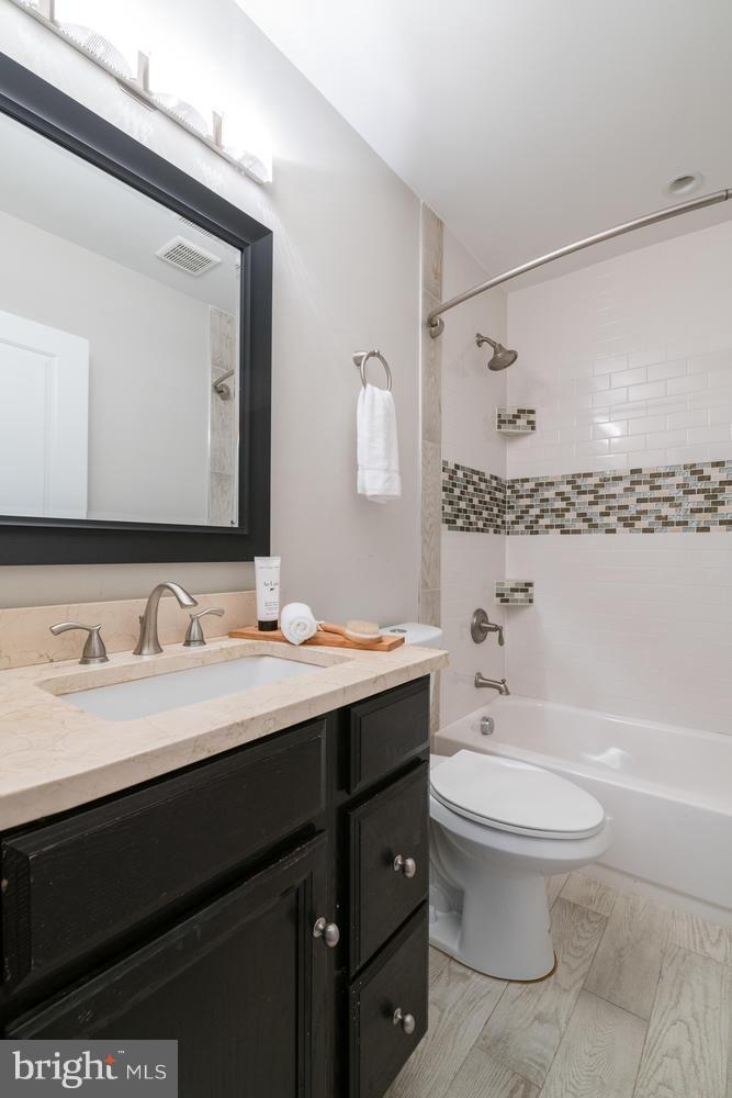 132 18th Street Southeast, Unit 1 Washington, DC 20003 - Photo 22 of 30 Bath