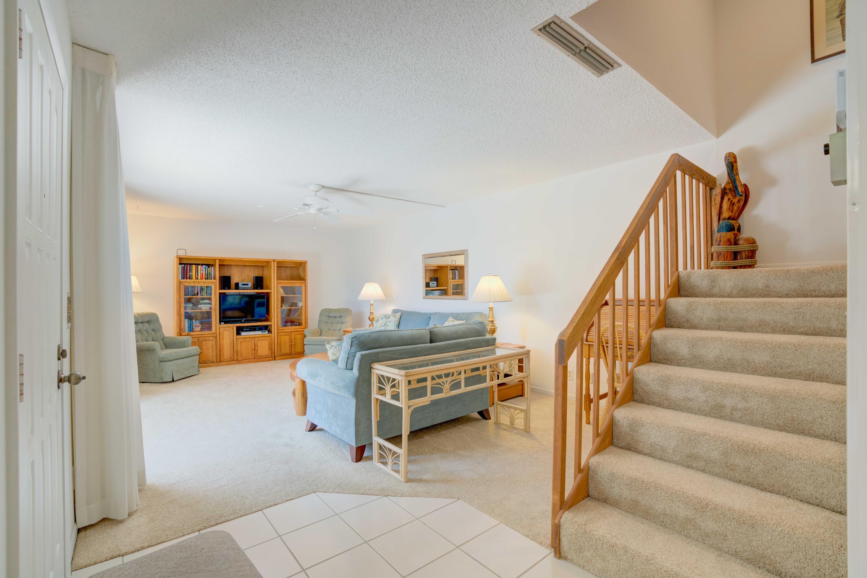 3900 County Line Road, Unit 1C Tequesta, FL 33469 - Photo 11 of 30 Entry area